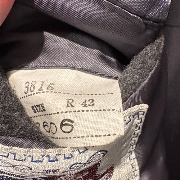 Classic Men’s Charcoal Wool Blazer - Picture 5 of 6